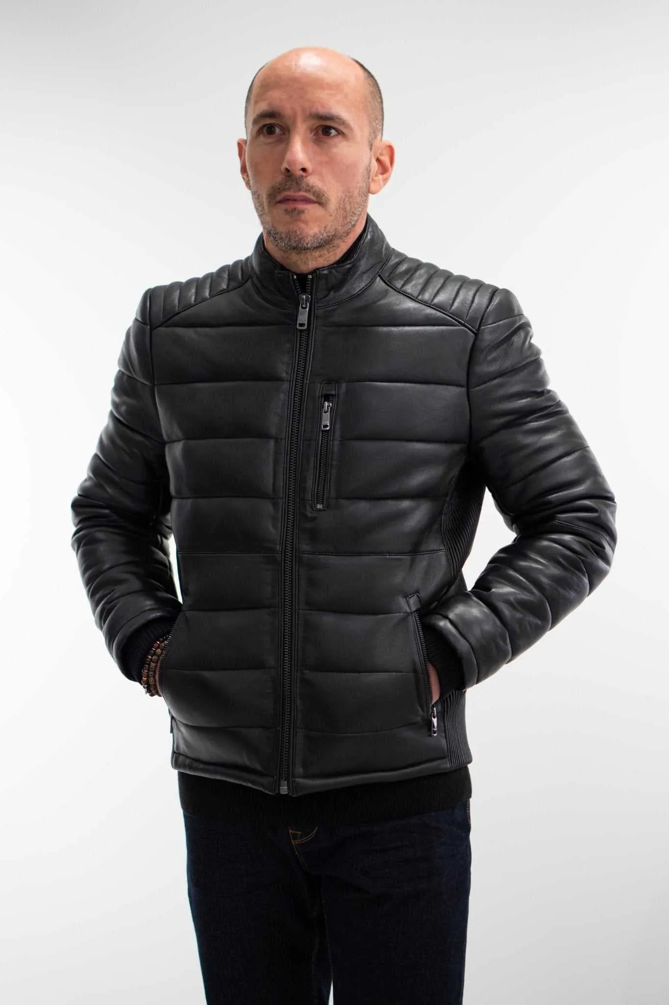 Blouson en cuir matelassé noir "Doute"