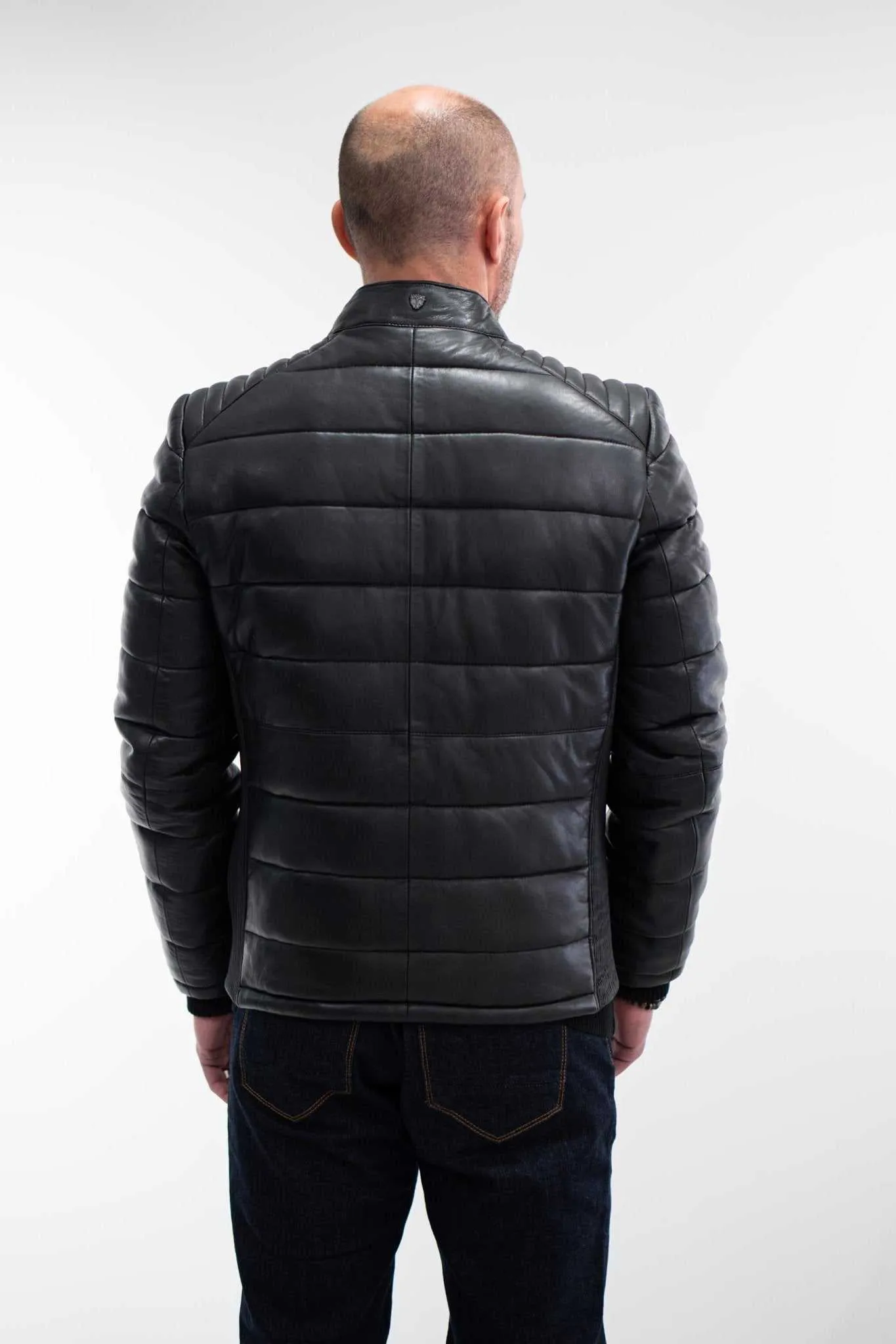 Blouson en cuir matelassé noir "Doute"