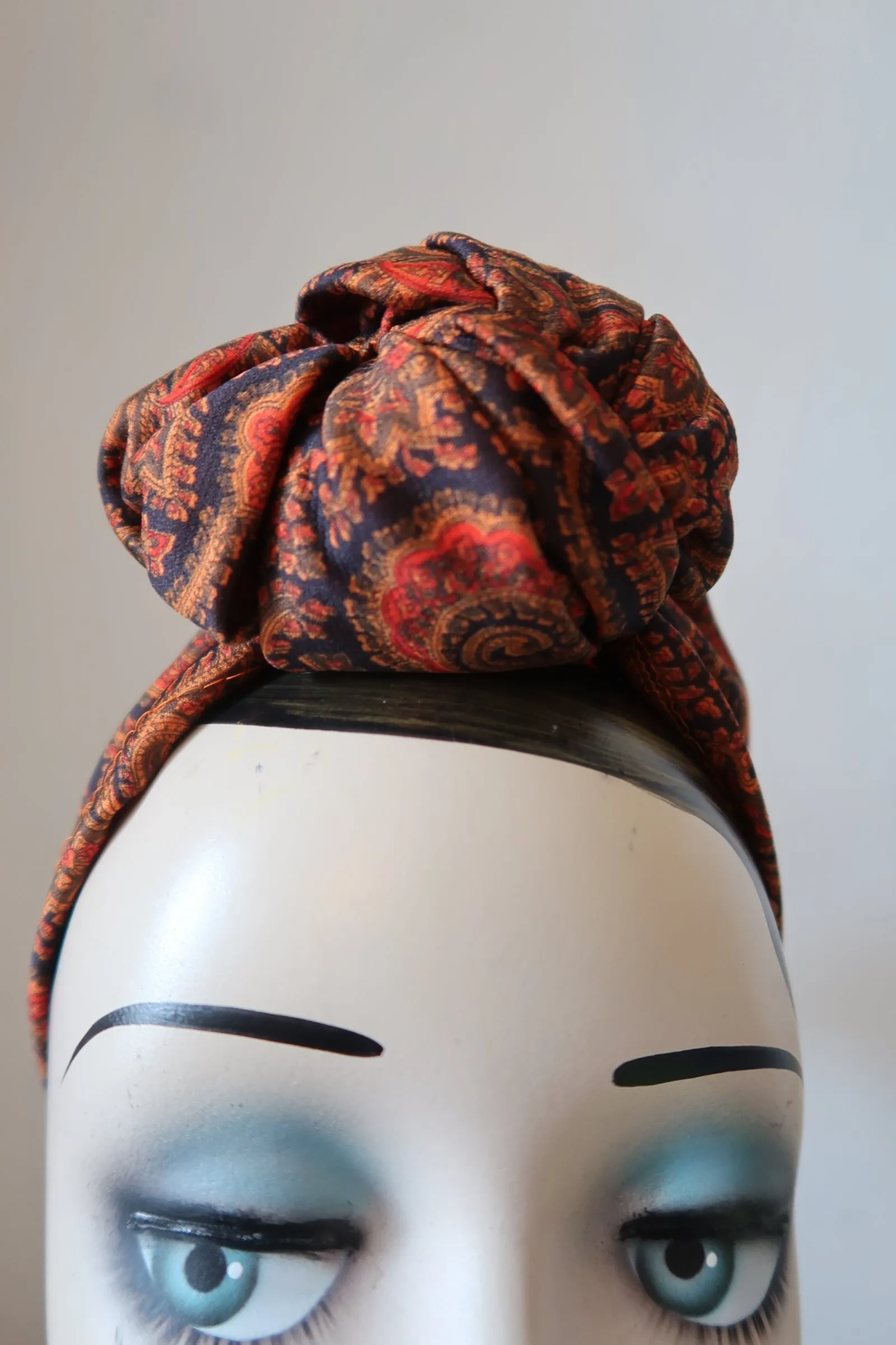 SMALL KNOT Orange Paisley (Full Coverage) 1940s Style Pre-tied Turban🎃